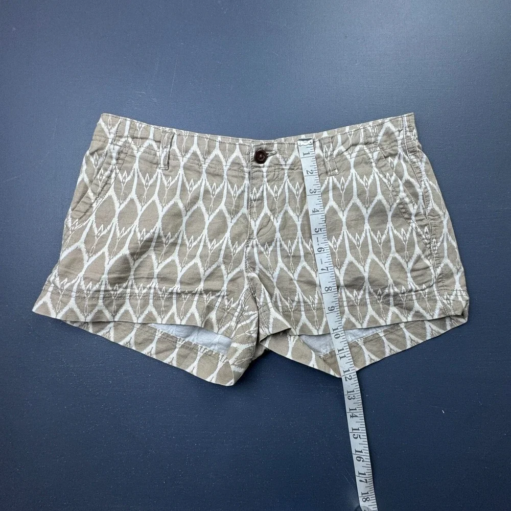 The North Face Women's Size 4 Beige Hiking Shorts Geometric Print Outdoor Trail